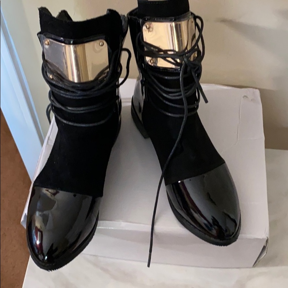 ANKLE BOOT